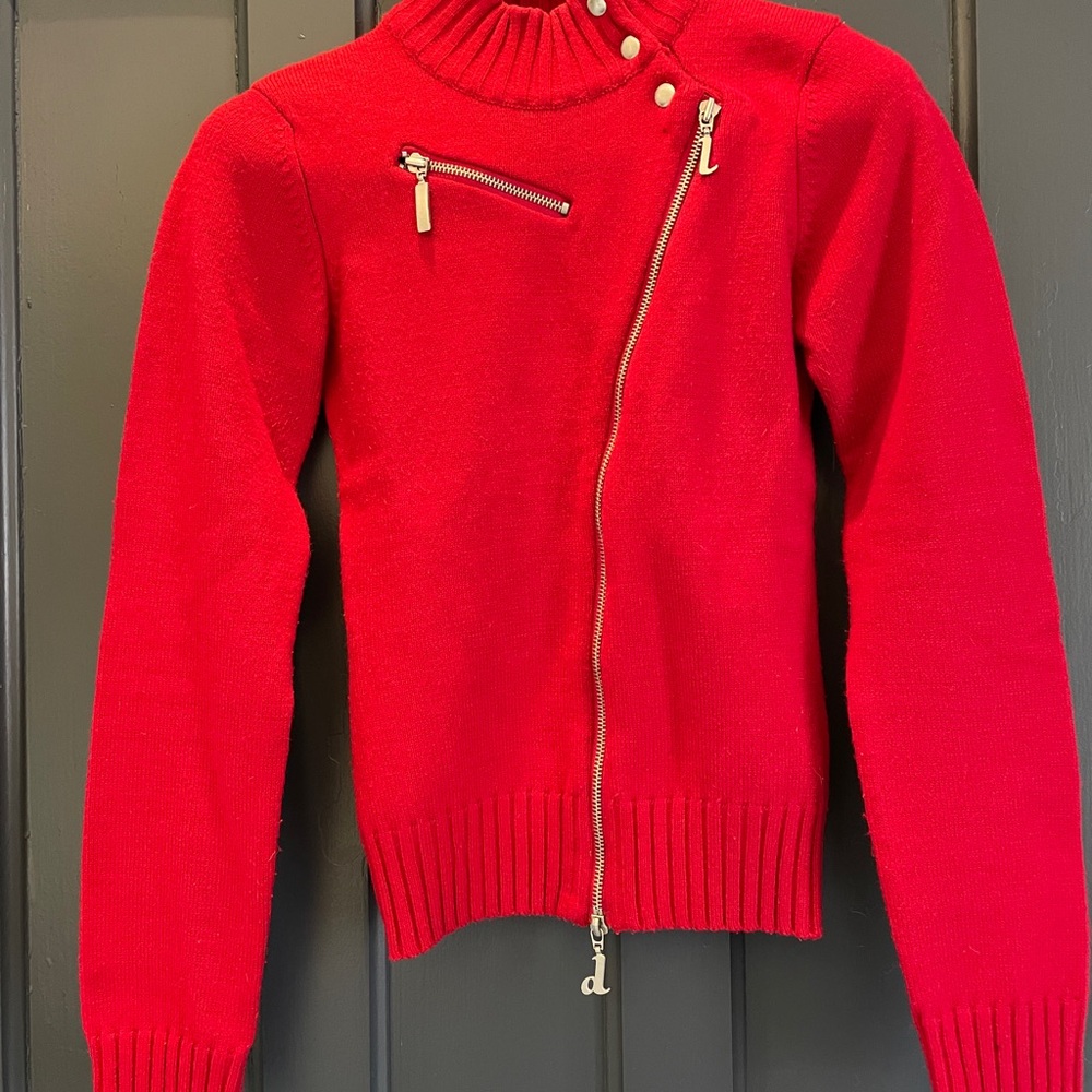 Lady Dutch Red Fitted Sweater with Asymmetrical Zipper